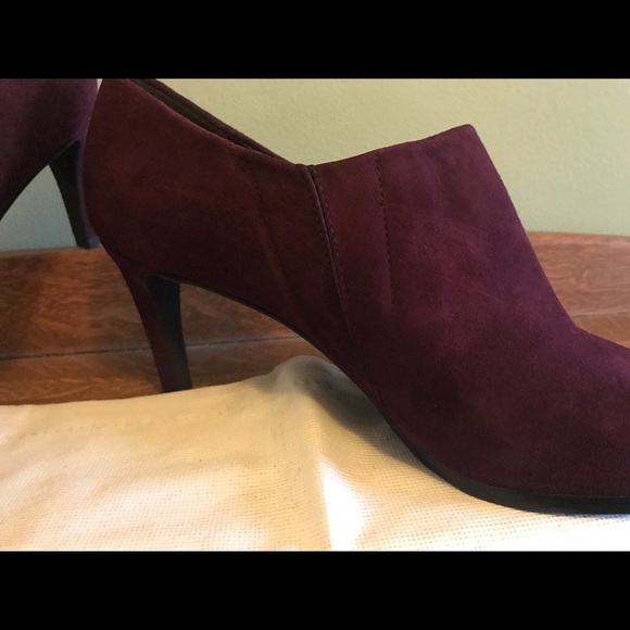 Stuart Weitzman Bordeaux Suede Booties Size 9N and NWT - Picture 4 of 10